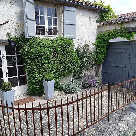 Bed & Breakfast La Petite Maison Laroque-Timbaut