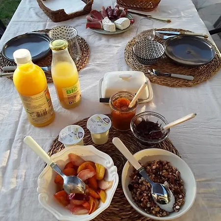 La Petite Maison Bed & Breakfast