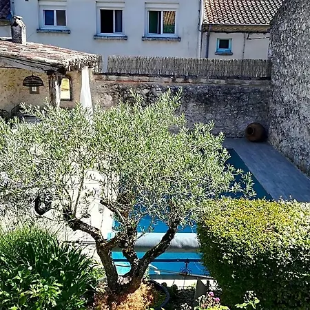 La Petite Maison Bed & Breakfast 3*