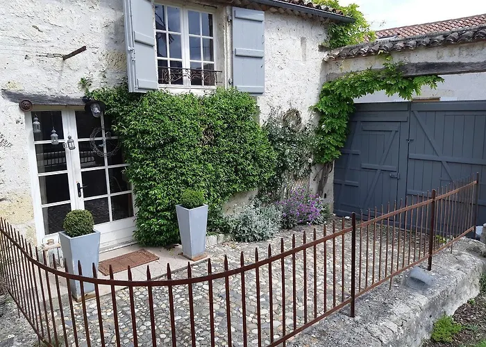 Bed & Breakfast La Petite Maison Laroque-Timbaut