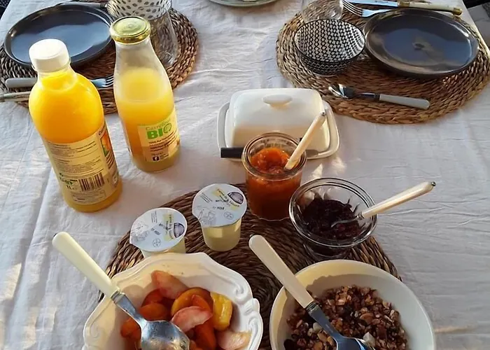 La Petite Maison Bed & Breakfast